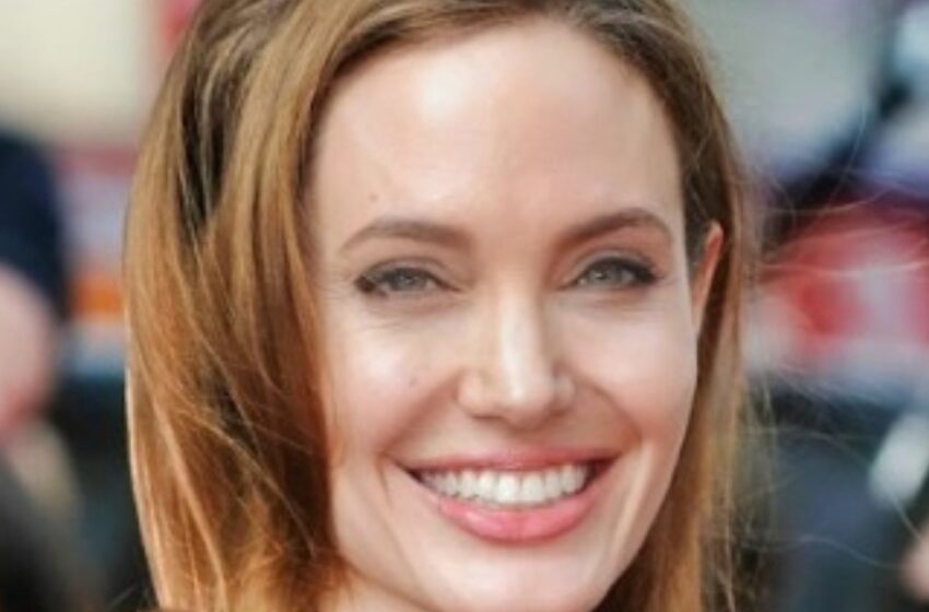 Angelina Jolie deslumbró en el Festival de Cine de Santa Bárbara con un look audaz: ¡un detalle terrible llamó la atención!