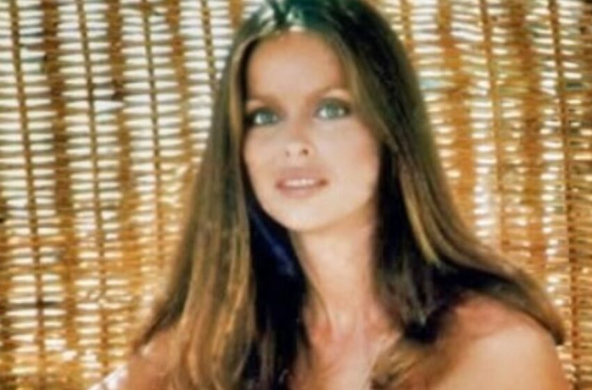 ¡A los 77, Esta Chica Bond Sigue Siendo Impresionante! ¡Así Es Su Vida Hoy!