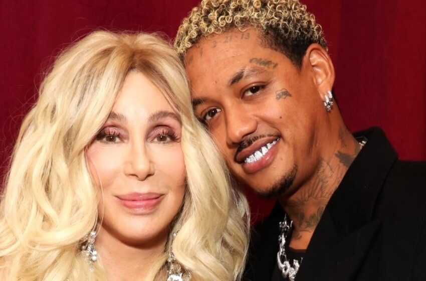 “Recreó su icónico look de hace 40 años”: ¡Cher, a sus 78, deslumbra en el escenario con un body!