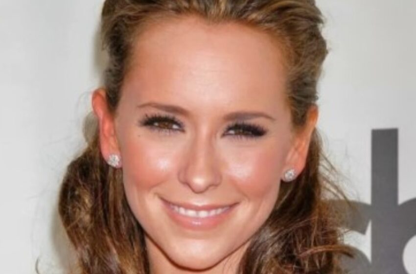 ¡Los fans reaccionan a la transformación de Jennifer Love Hewitt y su nuevo look a los 46! ¿Cómo luce ahora?