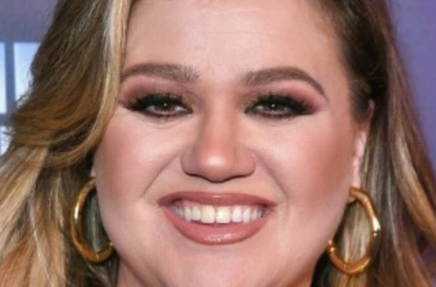  “¿Cómo Perdiste Peso?”: ¡La Transformación de Kelly Clarkson Deja a Sus Fans Asombrados!