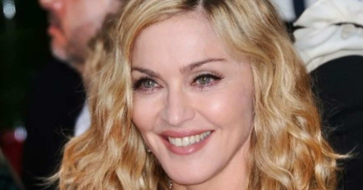 “Estoy siendo castigada por mi edad”: ¡Madonna, de 66 años, fue captada con medias rotas en un cementerio!