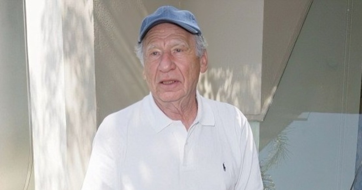 ¿Quién es esta leyenda icónica de Hollywood?: ¡Visto a los 99 años, su impacto sigue brillando!