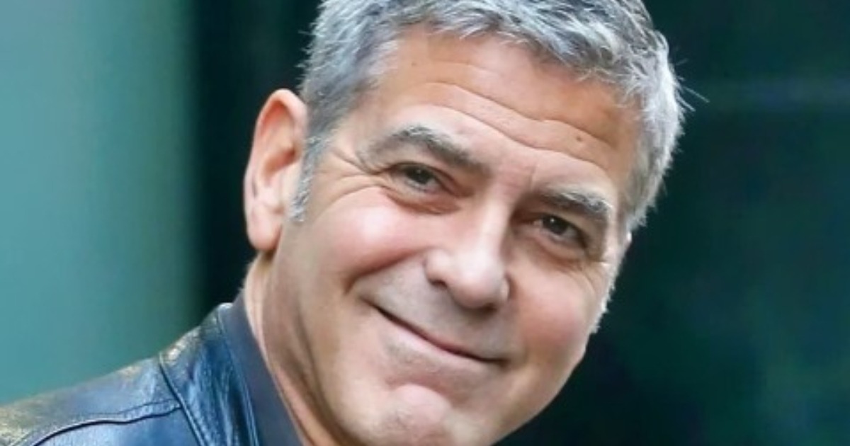 George Clooney, de 63 años, luce su nuevo cabello castaño: ¡pero los fans creen que se ve mejor con canas!