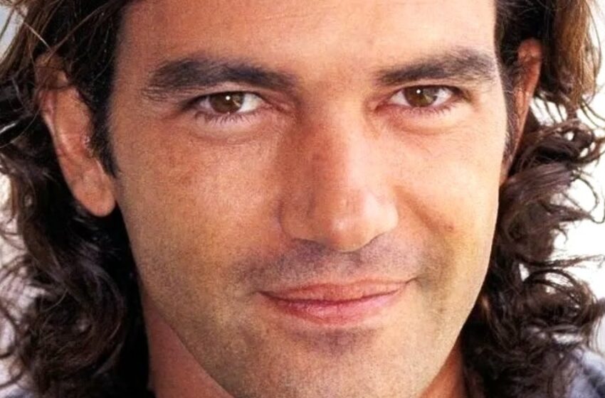 ¡Antonio Banderas, de 64 años, deslumbra junto a su prometida 21 años menor, pero no tiene prisa por pasar por el altar!