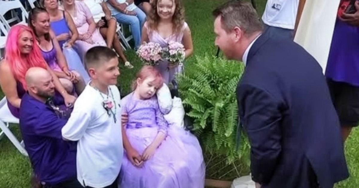 La familia cumple el último deseo de una niña de 10 años: una dulce boda con su amor de la infancia – ¡Las conmovedoras imágenes que derriten el corazón!