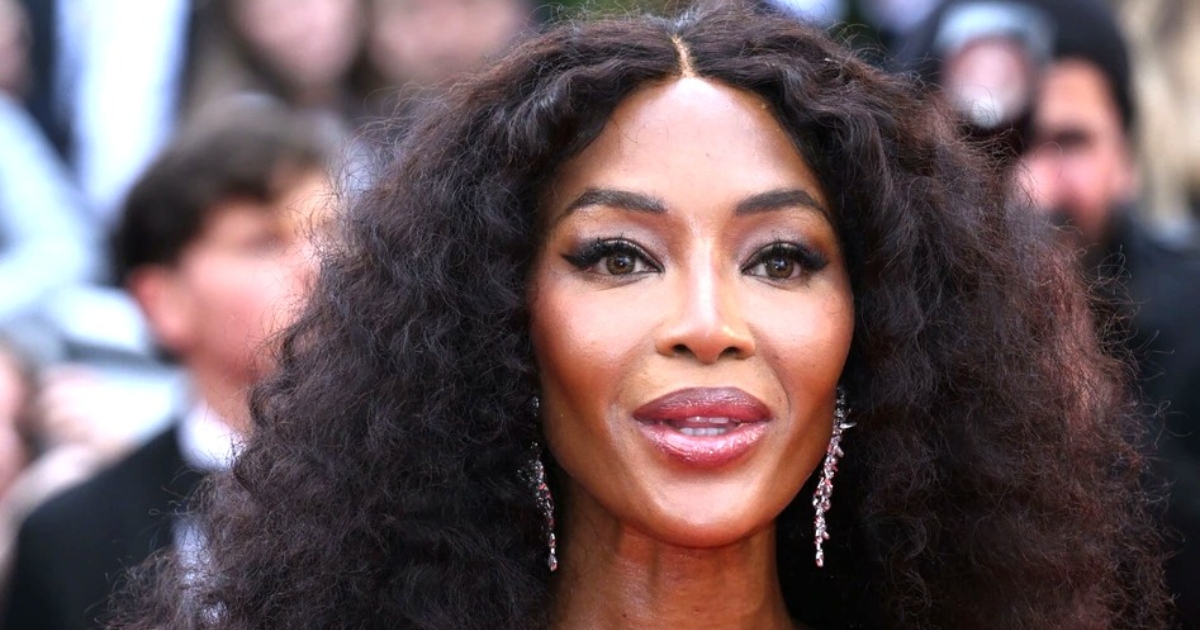 ¡Naomi Campbell deslumbra a los 54 en bikini junto a su novio millonario de 38 años: ¡eterna e imparable!