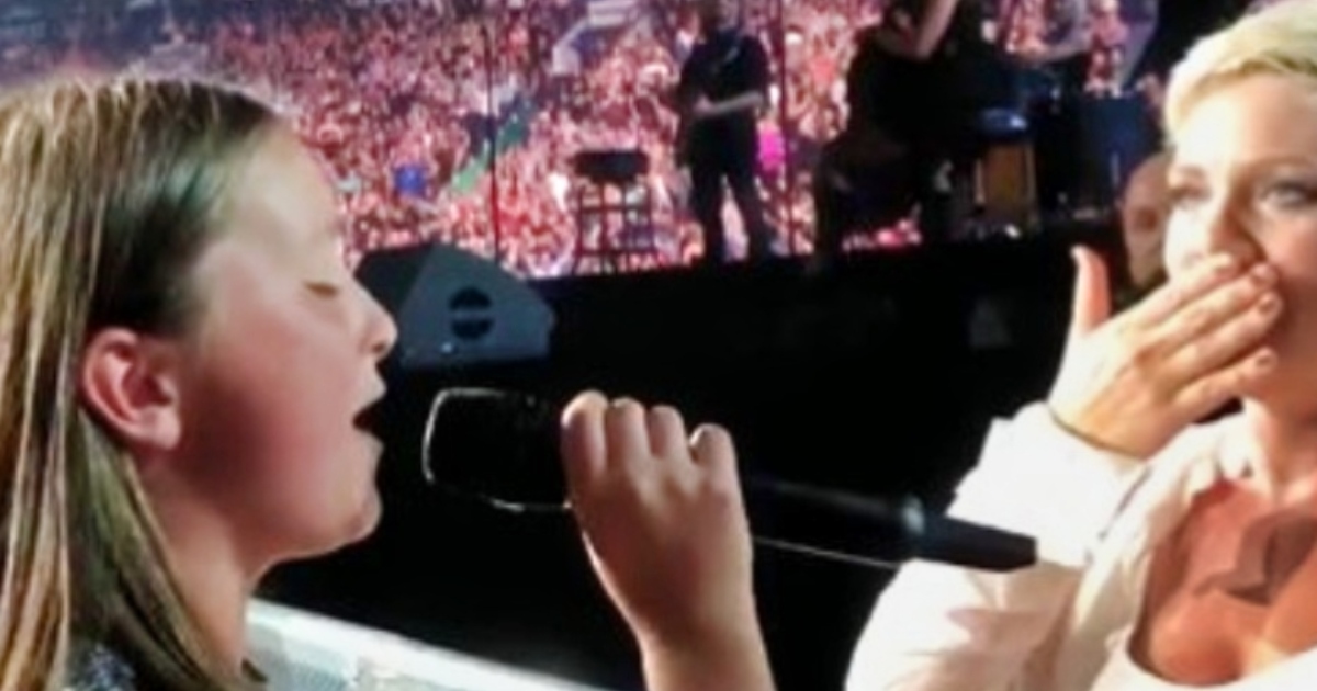 P!nk le da el micrófono a una niña de 12 años en su concierto: ¡lo que sucede después deja a todos sin palabras!