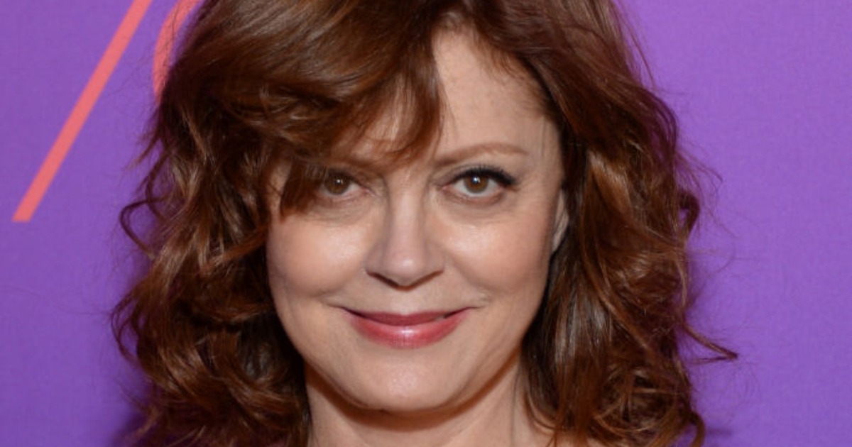 Susan Sarandon, a sus 78 años, responde con contundencia a las críticas por su “atuendo inapropiado” en una foto sumamente audaz: ¡su respuesta dejó a todos boquiabiertos!
