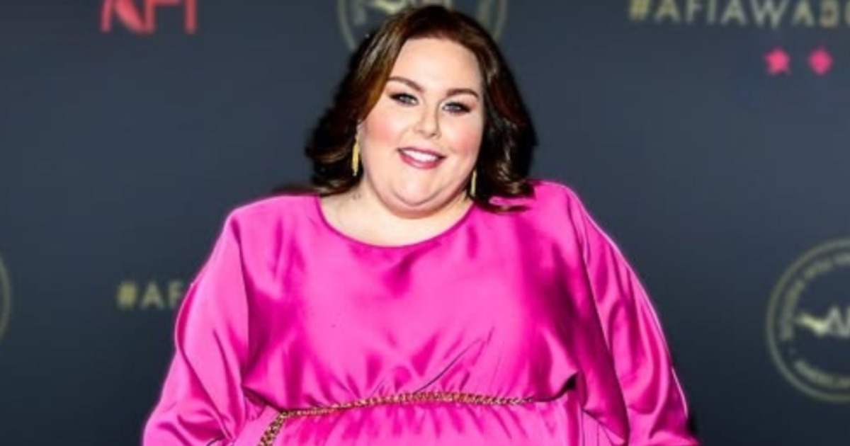 Chrissy Metz llama la atención a los 44 años y deslumbra con un vestido con volantes tras perder 45 kilos: ¿cómo luce ahora?