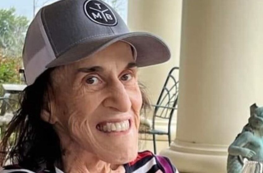 Leyenda de la comedia recordada: fallece a los 88 años, dejando sonrisas atrás.