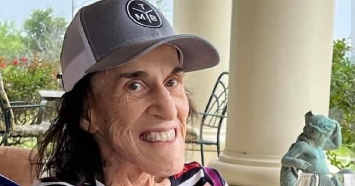 Leyenda de la comedia recordada: fallece a los 88 años, dejando sonrisas atrás.