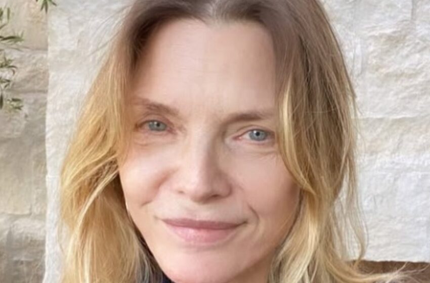 “¡Feliz cumpleaños, estrella de cine!” Ella tiene 67 años y sigue brillando, ¡los fanáticos están asombrados por su foto sin maquillaje!