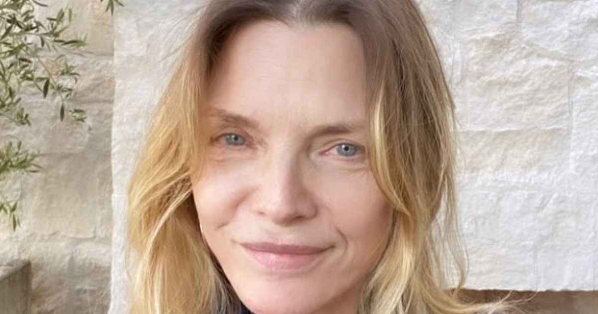 “¡Feliz cumpleaños, estrella de cine!” Ella tiene 67 años y sigue brillando, ¡los fanáticos están asombrados por su foto sin maquillaje!