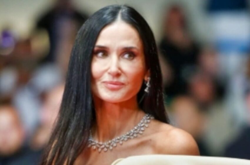 Demi Moore, de 61 años, deslumbró con un audaz vestido, ¡pero su cabello extremadamente largo ha dejado a todos hablando! ¿Cómo se ve?