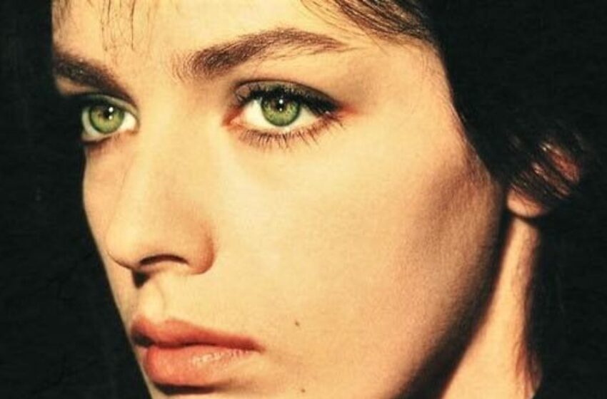 Alain Delon Una Vez Admiró Su Belleza: ¡La Chica De Los Ojos Dorados Se Ha Vuelto Más Impresionante Con El Tiempo!