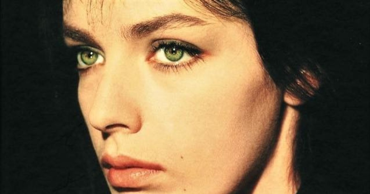 Alain Delon Una Vez Admiró Su Belleza: ¡La Chica De Los Ojos Dorados Se Ha Vuelto Más Impresionante Con El Tiempo!