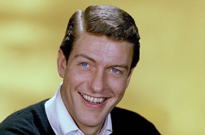 ¡Dick Van Dyke, de 99 años, y su esposa de 53 años!: ¡Mira cómo se ven juntos!