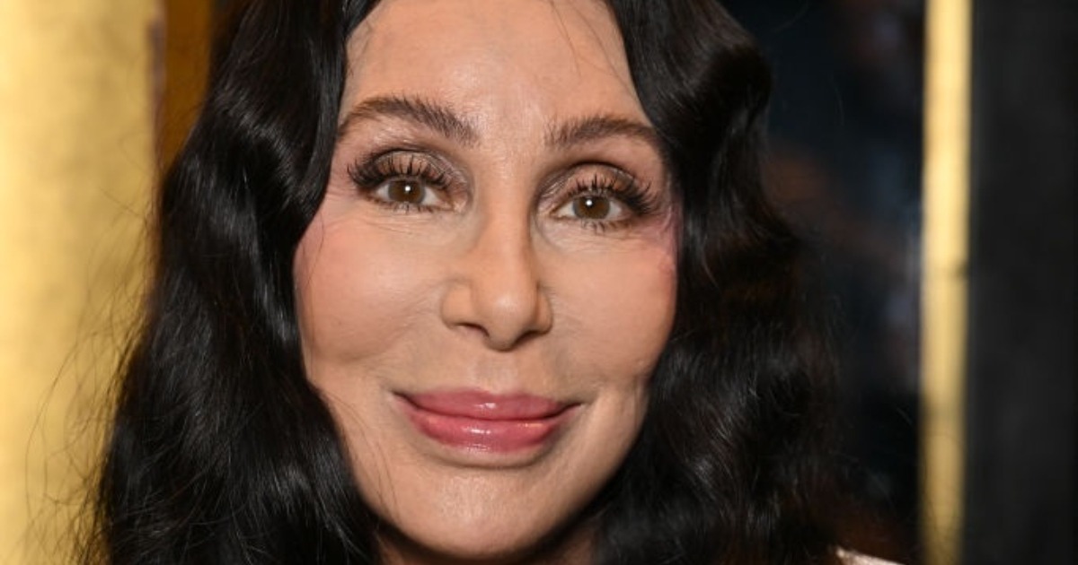 ¡Cher, de 78 años, deslumbra con un body transparente y un look de cuero!: ¡Los fans dicen que nunca han visto a alguien de su edad lucir tan bien!