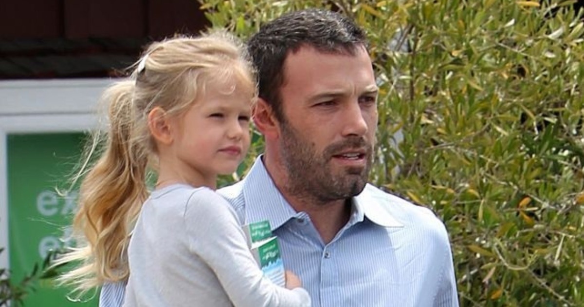 ¡La hija de Ben Affleck, de 19 años, florece convirtiéndose en una hermosa joven! ¡Mira las impresionantes fotos abajo!