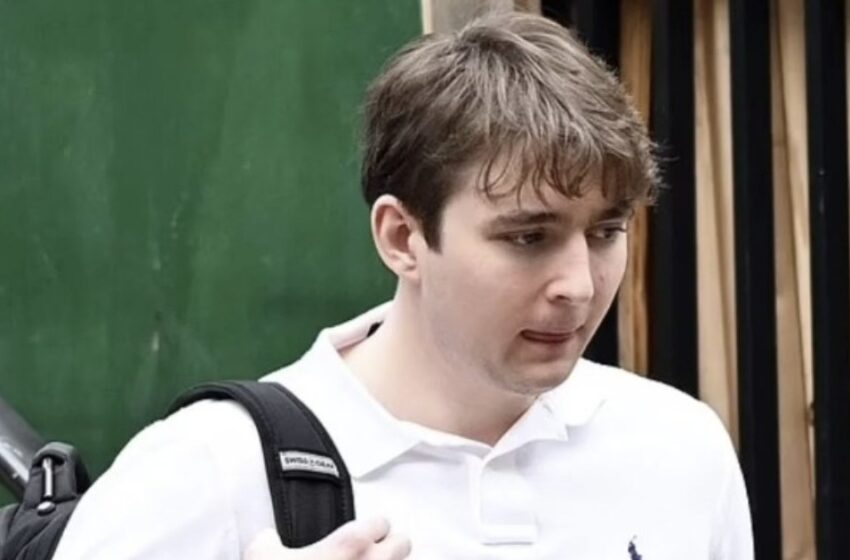 Nuevas Fotos de Barron Trump Causan Revuelo: ¡El Pequeño Detalle del Que Todos Hablan!