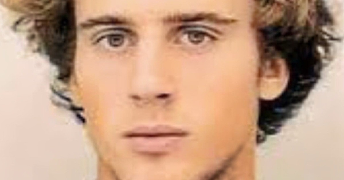Ahora dirige un país, ¡pero jamás lo reconocerías en esta foto! ¿Quién es?