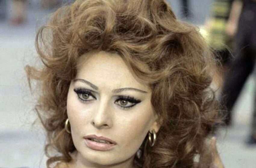 «¿¡De verdad es ella!?»: ¡Fans sorprendidos por fotos inéditas de Sophia Loren a sus 90 años en casa!