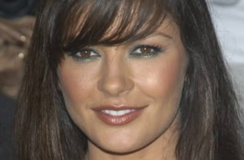 ¡La hija de Catherine Zeta-Jones deslumbra con el icónico vestido de su madre y luce igual a ella! ¡Mira las fotos!