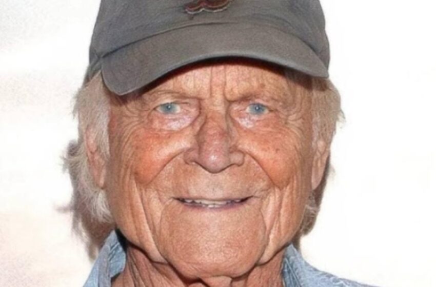  ¡El actor legendario sorprende a sus fans con una rara foto reciente!: ¿Puedes reconocerlo?