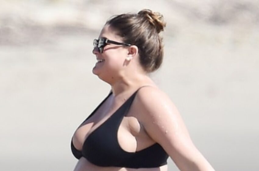  ¡La estrella de reality sorprende a sus fans con un look de playa irreconocible durante el embarazo!: ¿La reconoces?