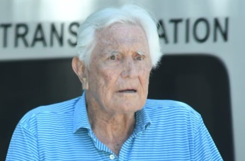  ¡Icónica estrella, de 85 años, vista con andador días después de que su exesposa revelara su demencia! ¿Adivinas de quién se trata?
