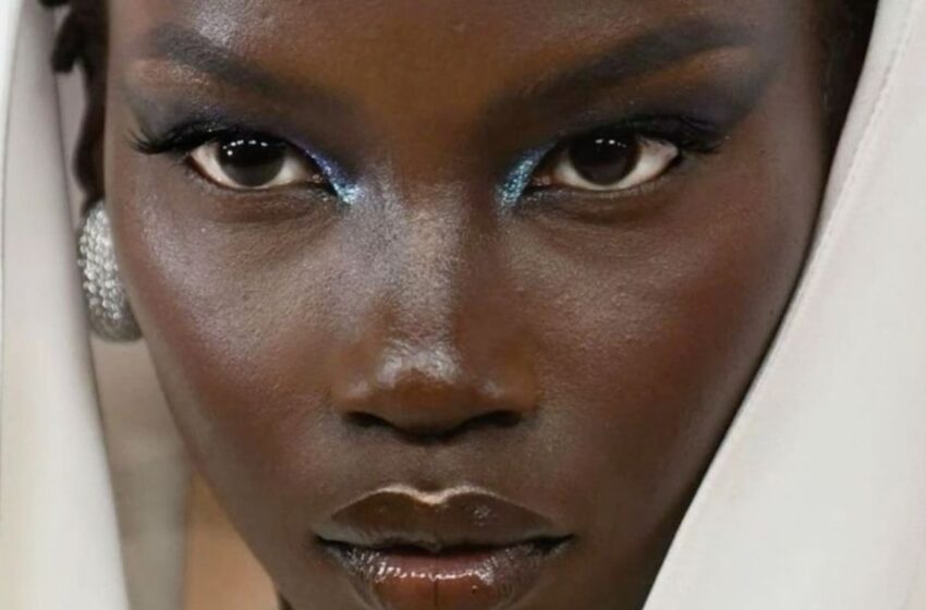  ¡La Supermodelo Deslumbra a Sus Fans con Su Estilo Impresionante y Looks Icónicos!: ¡Mira Más Fotos Increíbles!