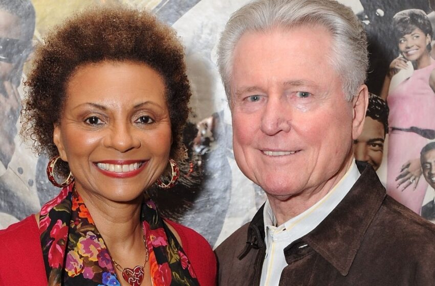  Un amor que desafió décadas de prejuicios: ¡su matrimonio interracial sigue fortaleciéndose!