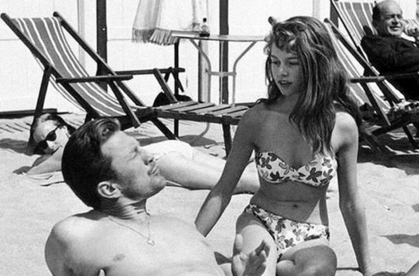  ¡Foto rara en la playa de dos leyendas de Hollywood!: ¿Puedes adivinar quiénes son?