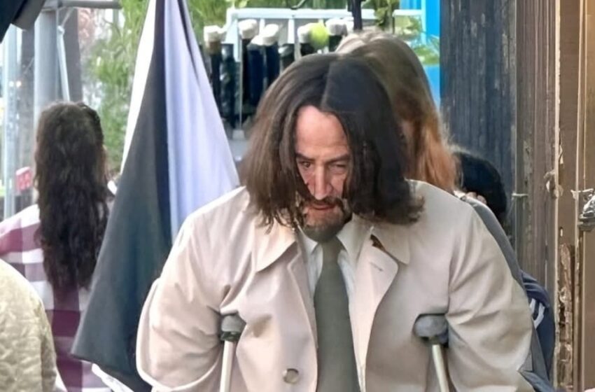  ¡Amado ícono de acción de Hollywood visto con muletas y pierna vendada!: ¡Los fans se preguntan qué pasó!