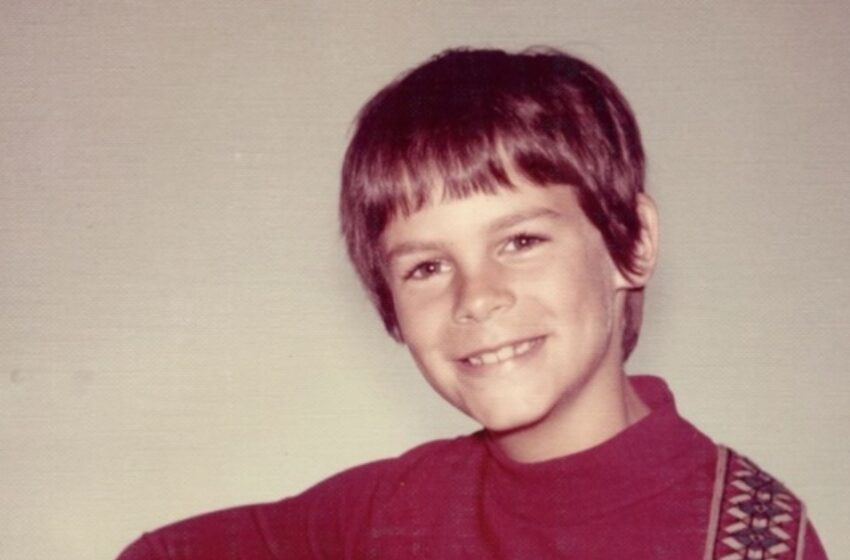 ¿Puedes adivinar a quién pertenece esta foto de infancia irreconocible?