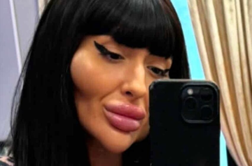  ¡La chica de pómulos impresionantes presume a su pareja!: Los fans preguntan, “¿Cuánto le habrá pagado?”