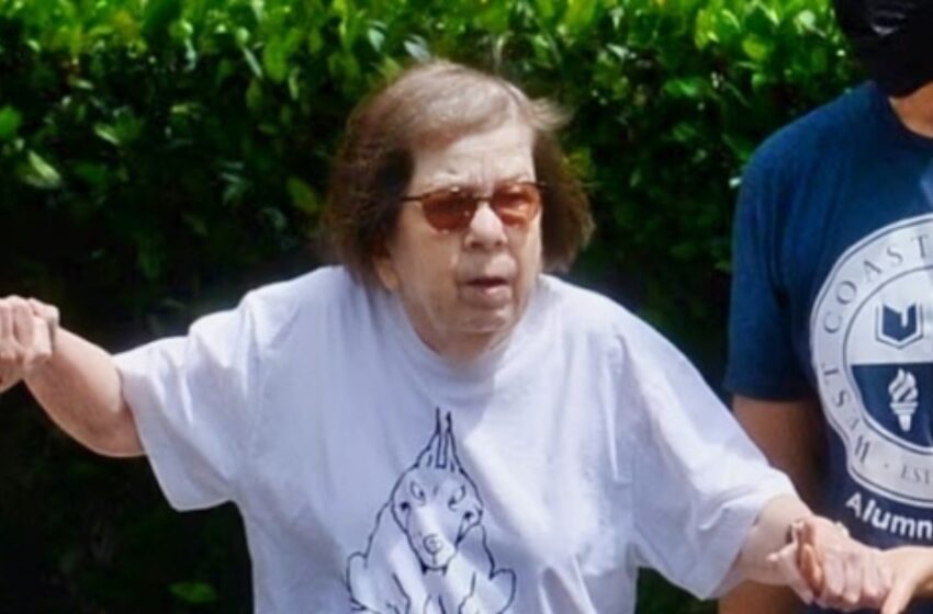  ¡Leyenda de 80 años y ganadora del Oscar vista en una rara salida por Los Ángeles! ¿Quién es ella?