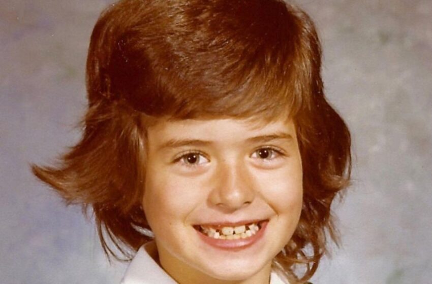 Estrella de televisión querida cumple 57 años: ¿puedes reconocerla en esta foto de su infancia?