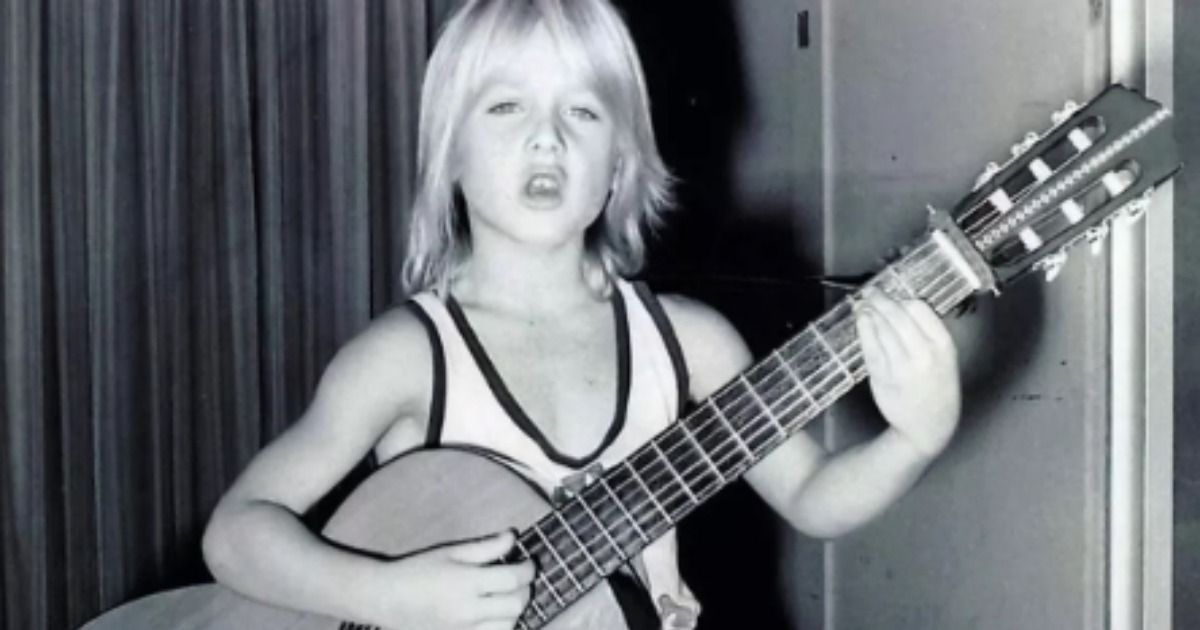 ¿Puedes adivinar a qué estrella de la música country pertenece esta foto de su infancia?: Nicole Kidman una vez le salvó la vida