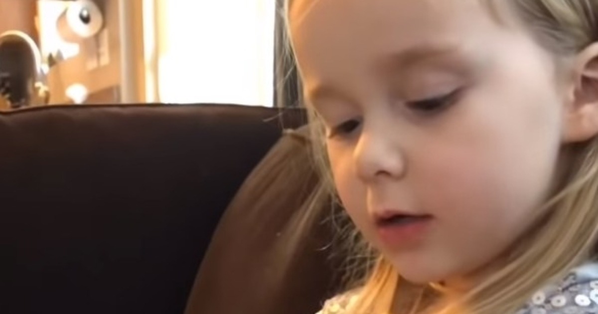 Niña canta “Tú eres mi sol” a su querido gatito en sus últimos momentos: ¡una desgarradora despedida!