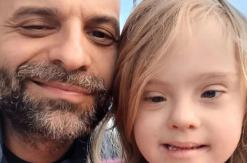 20 familias rechazaron a una niña huérfana con Síndrome de Down: ¿Cómo ha cambiado su vida tras ser adoptada por un hombre soltero?