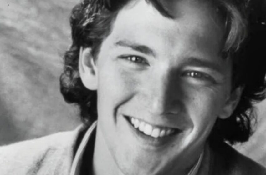 ¡El galán de los 80 supera su adicción! ¡Ahora más guapo que nunca y orgulloso padre de tres!
