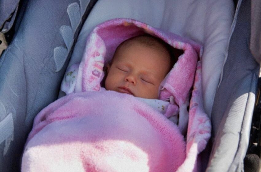  ¡Me Convertí en Madre Subrogada para Mi Hermana!: ¡Días Después de Dar a Luz, el Bebé Apareció en Mi Puerta!