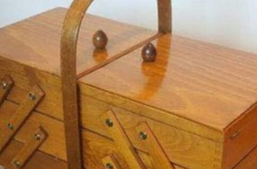 La Caja de Madera Vintage con un Secreto que Solo la Abuela Conocía: ¡Descubre Todos los Detalles!
